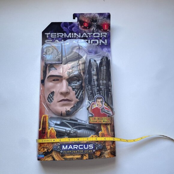 New Sealed Playmates "Terminator Salvation" Marcus Terminator Gear - Picture 2 of 5